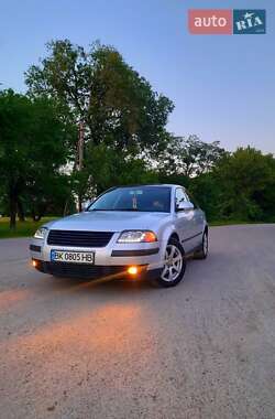 Седан Volkswagen Passat 2001 в 