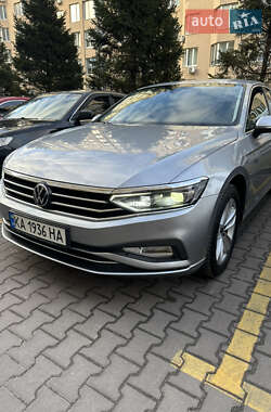 Седан Volkswagen Passat 2022 в 