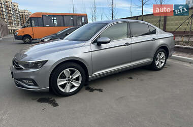 Седан Volkswagen Passat 2022 в 