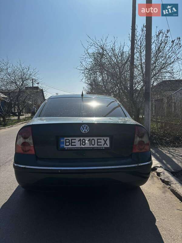 Седан Volkswagen Passat 2003 в 