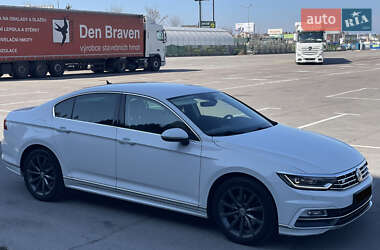 Седан Volkswagen Passat 2017 в 
