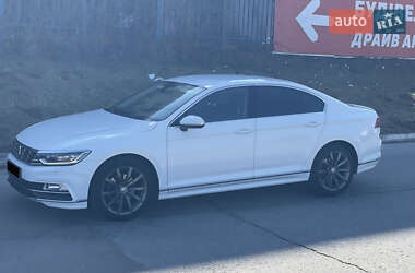 Седан Volkswagen Passat 2017 в 