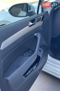 Седан Volkswagen Passat 2017 в 