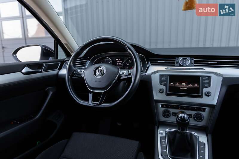 Універсал Volkswagen Passat 2015 в Луцьку
