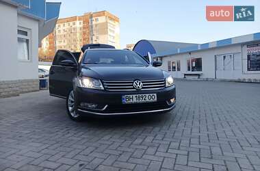 Універсал Volkswagen Passat 2012 в 