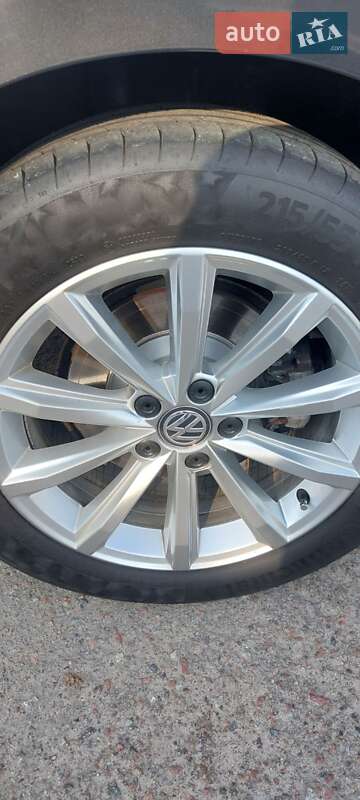 Универсал Volkswagen Passat 2017 в Вишневом