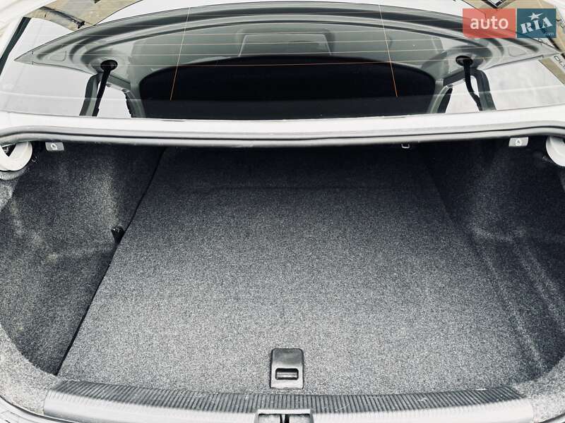 Седан Volkswagen Passat 2016 в Одессе