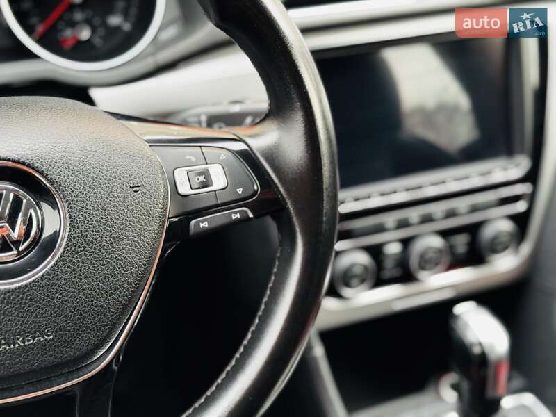 Седан Volkswagen Passat 2016 в Одессе