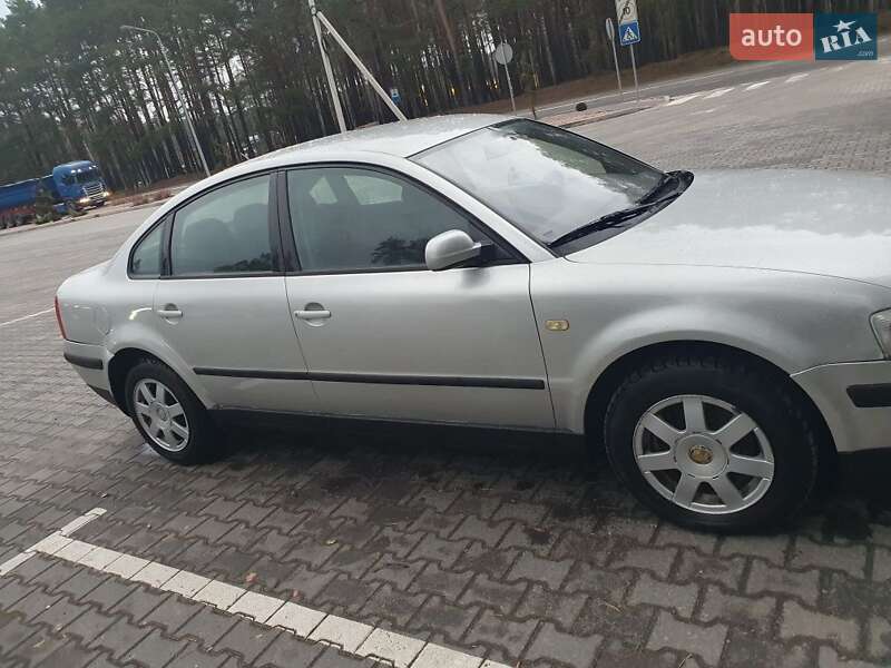 Седан Volkswagen Passat 1999 в 