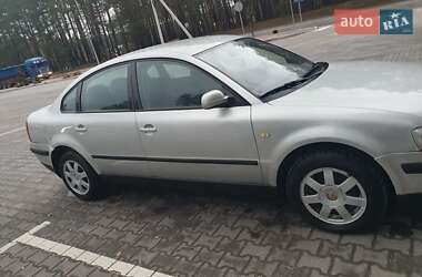 Седан Volkswagen Passat 1999 в 