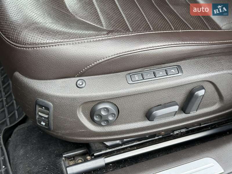 Универсал Volkswagen Passat 2012 в Хусте