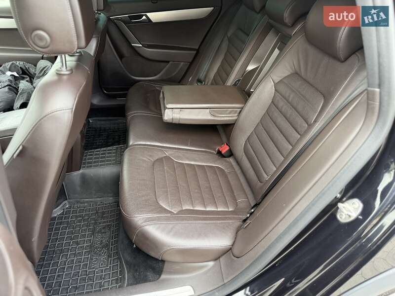 Универсал Volkswagen Passat 2012 в Хусте