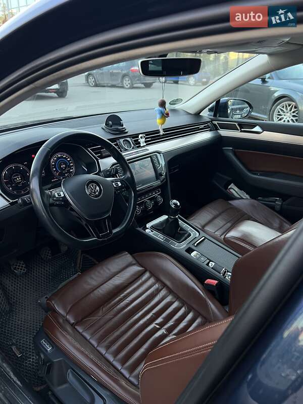 Универсал Volkswagen Passat 2015 в Вараше