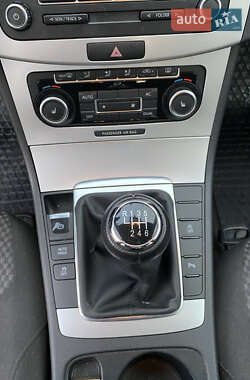 Универсал Volkswagen Passat 2011 в 