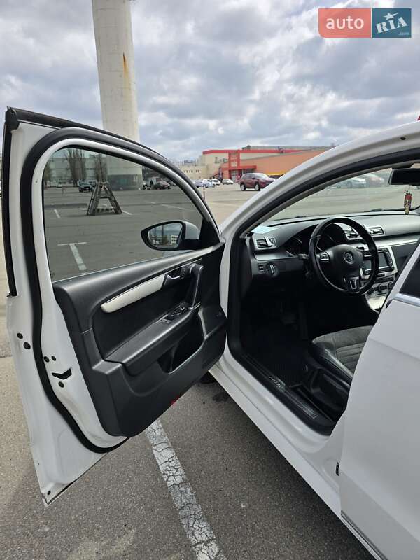 Седан Volkswagen Passat 2014 в Киеве