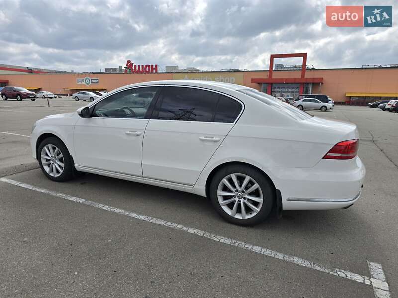 Седан Volkswagen Passat 2014 в Киеве