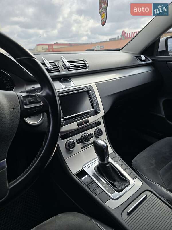 Седан Volkswagen Passat 2014 в Киеве