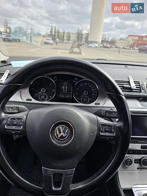 Седан Volkswagen Passat 2014 в Киеве