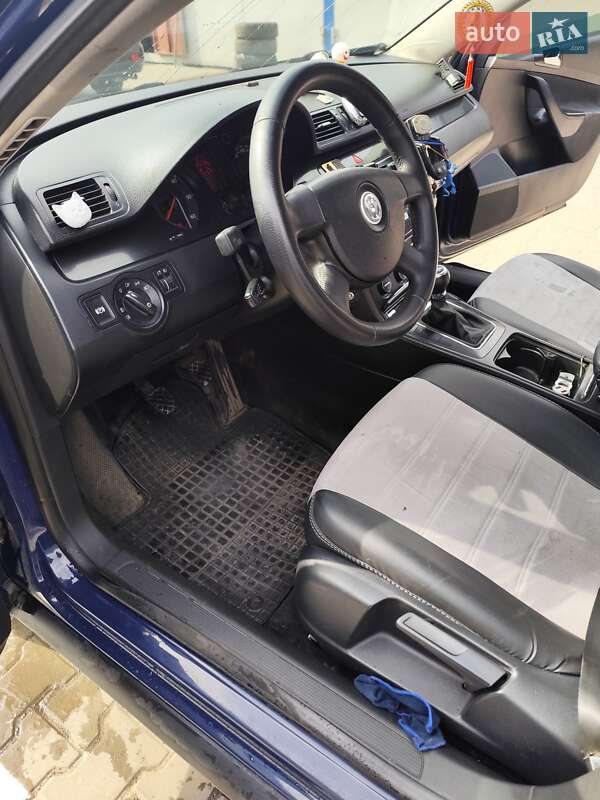 Универсал Volkswagen Passat 2006 в Староконстантинове