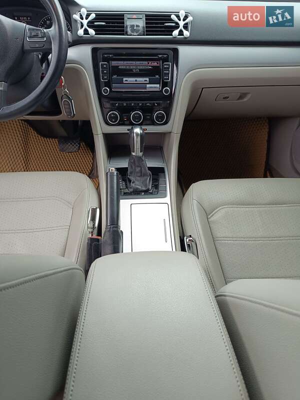 Седан Volkswagen Passat 2012 в Тернополі