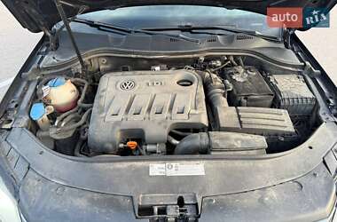 Седан Volkswagen Passat 2011 в 