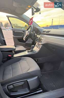 Седан Volkswagen Passat 2011 в 