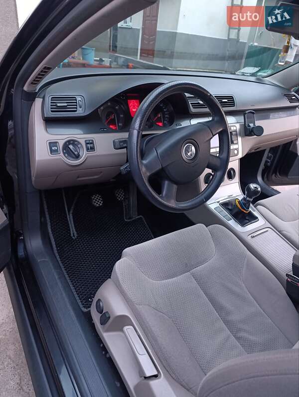 Универсал Volkswagen Passat 2006 в Теофиполе