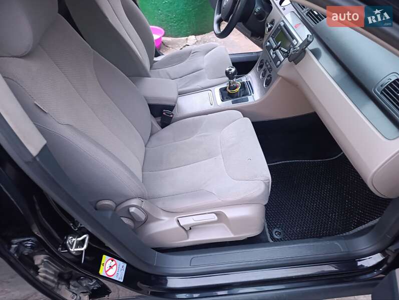Универсал Volkswagen Passat 2006 в Теофиполе
