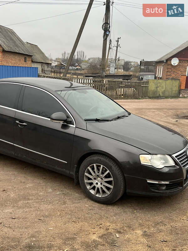Седан Volkswagen Passat 2005 в Черняхові