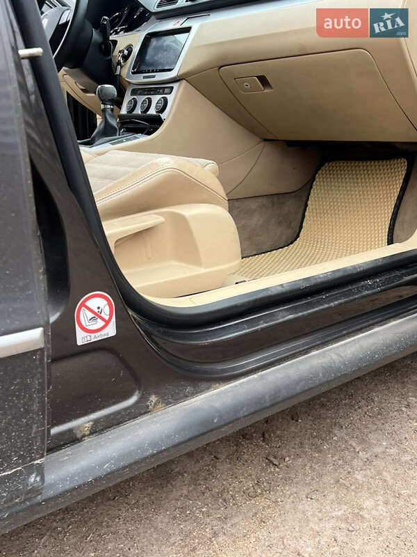 Седан Volkswagen Passat 2005 в Черняхові