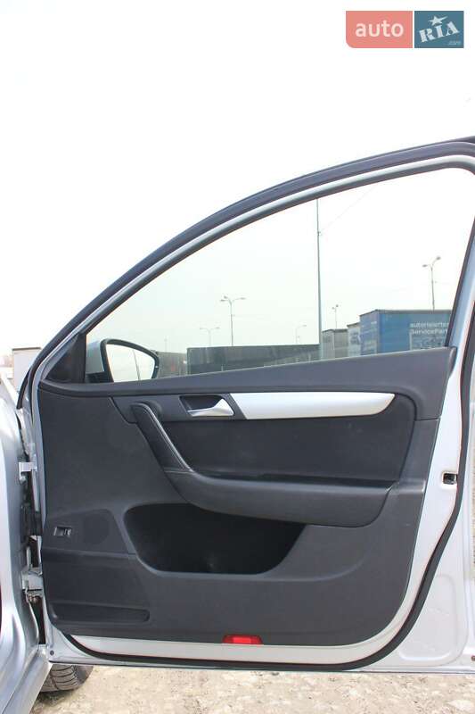 Универсал Volkswagen Passat 2012 в Львове