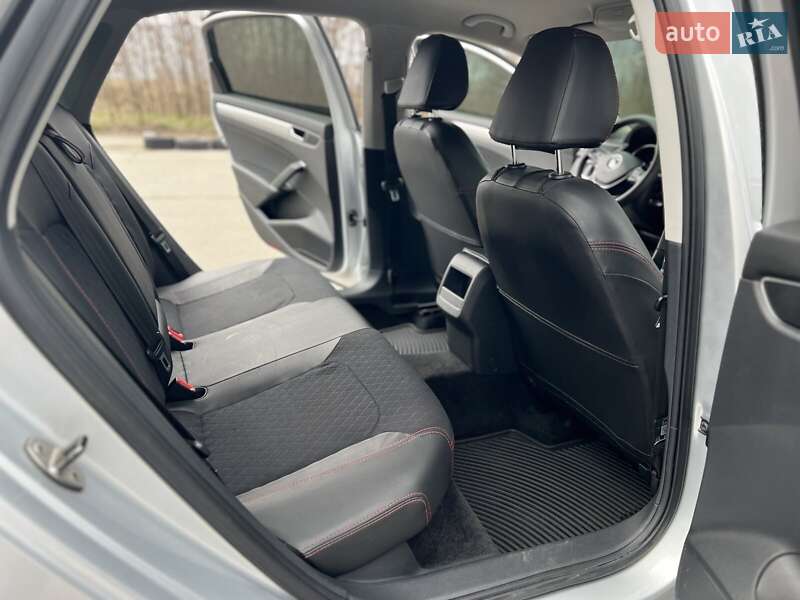 Седан Volkswagen Passat 2016 в Хмельницькому