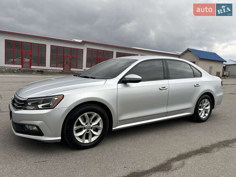 Седан Volkswagen Passat 2016 в Хмельницькому