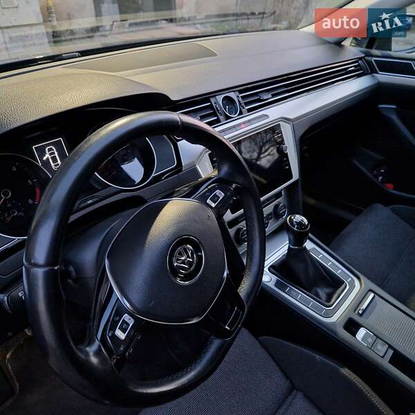 Седан Volkswagen Passat 2017 в Виноградові