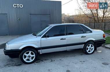 Седан Volkswagen Passat 1990 в 