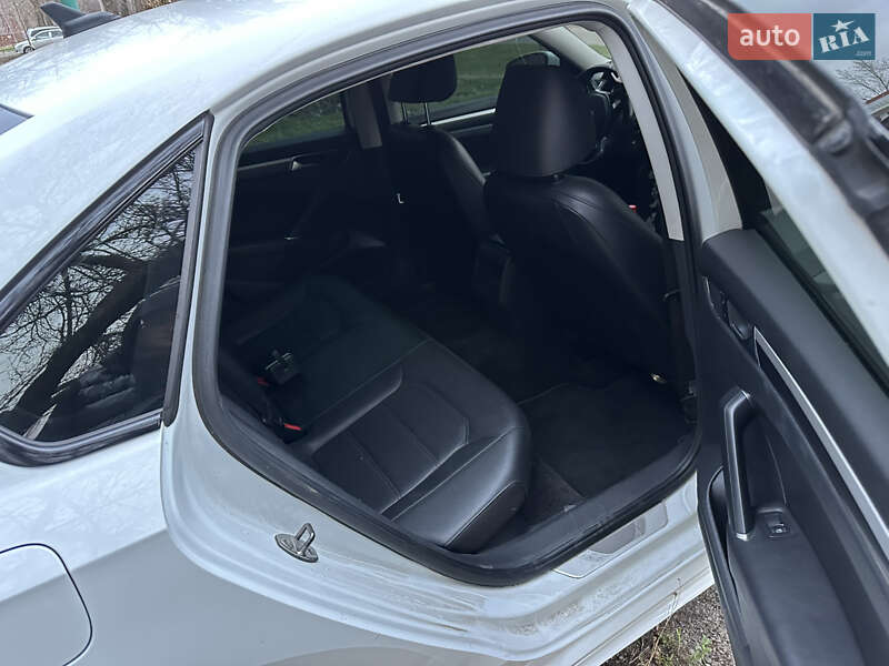Седан Volkswagen Passat 2016 в Кривому Розі