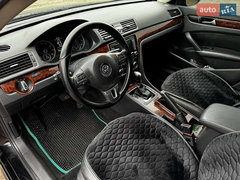 Седан Volkswagen Passat 2012 в Киеве