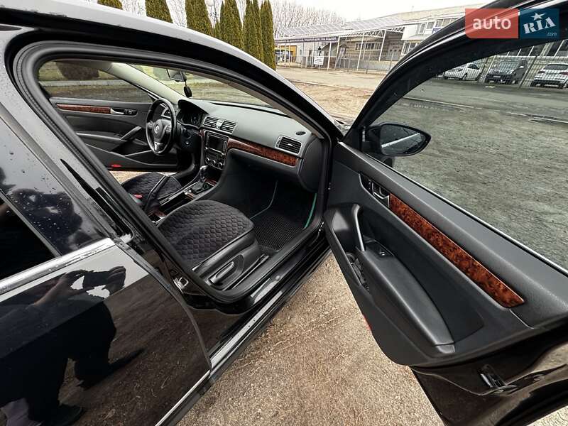 Седан Volkswagen Passat 2012 в Киеве