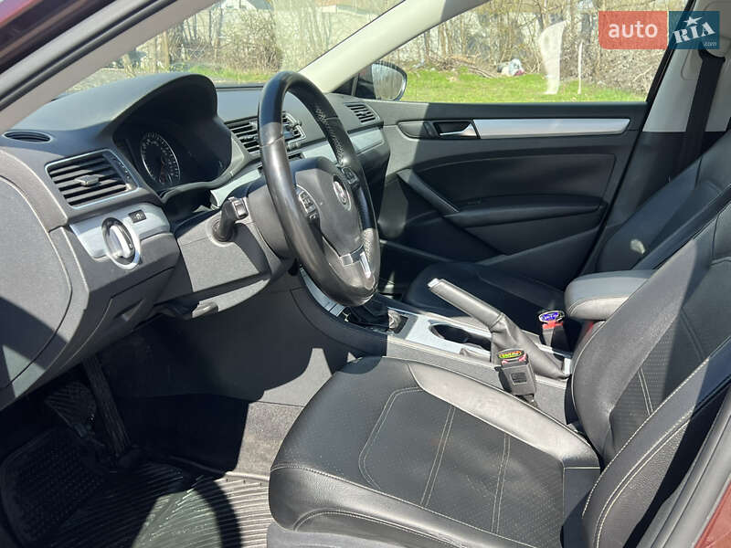 Седан Volkswagen Passat 2012 в Києві