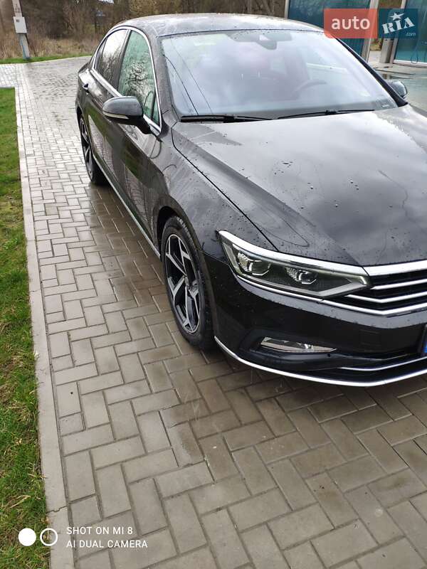Седан Volkswagen Passat 2021 в Шепетовке