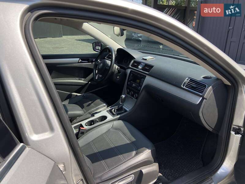 Седан Volkswagen Passat 2013 в Тернополі