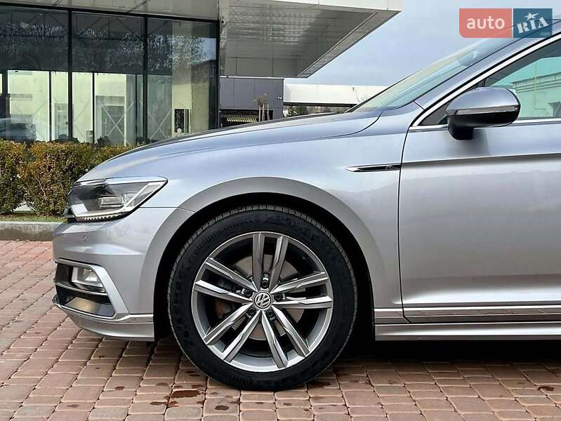 Седан Volkswagen Passat 2018 в Ужгороді