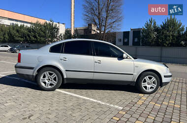 Седан Volkswagen Passat 1998 в 