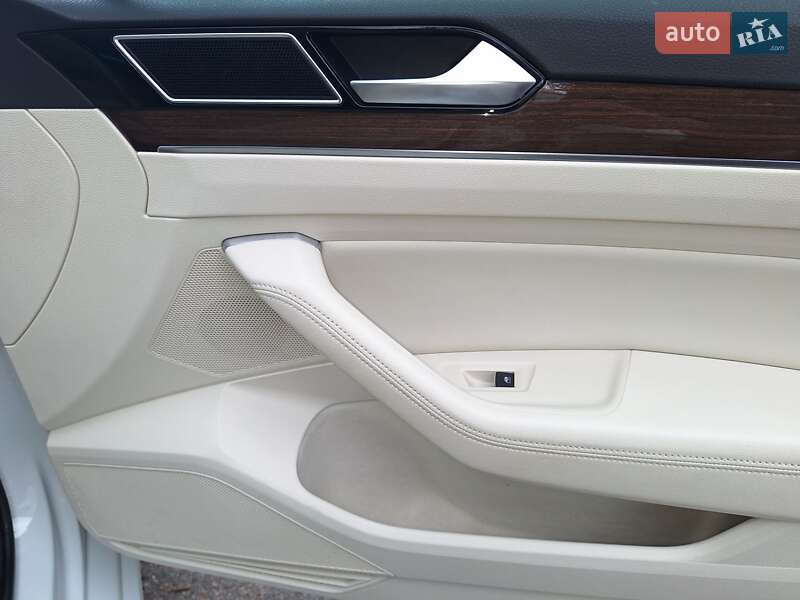 Седан Volkswagen Passat 2017 в Киеве