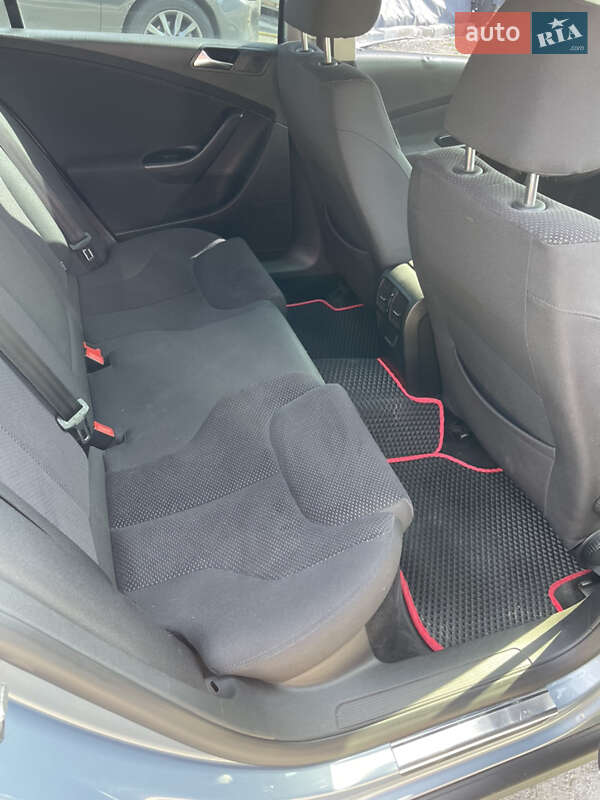 Седан Volkswagen Passat 2010 в Днепре