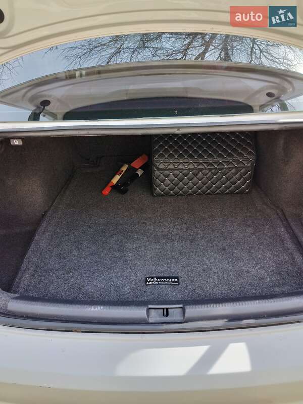 Седан Volkswagen Passat 2012 в Виннице