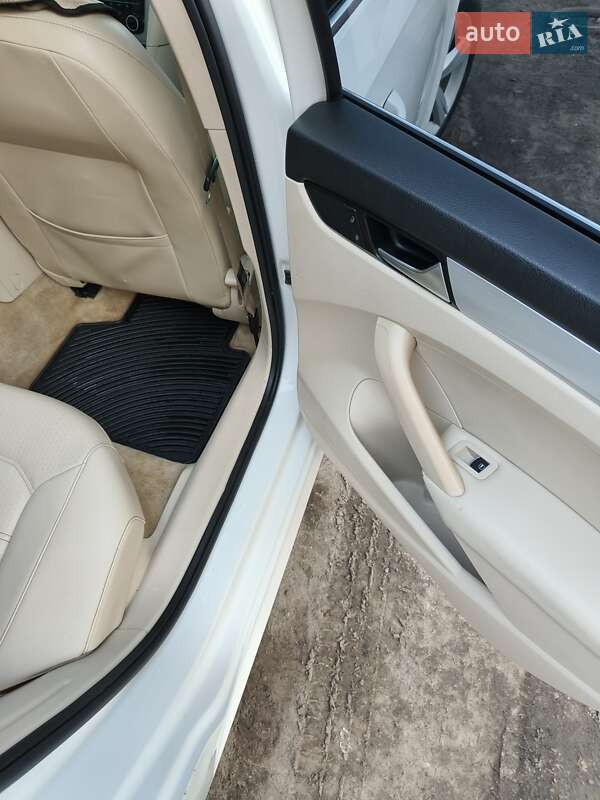 Седан Volkswagen Passat 2012 в Виннице