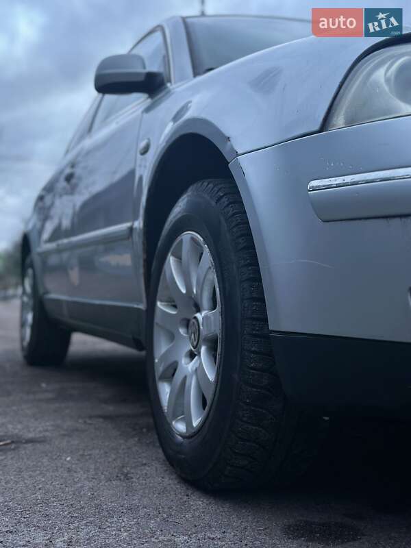 Седан Volkswagen Passat 2004 в Киеве