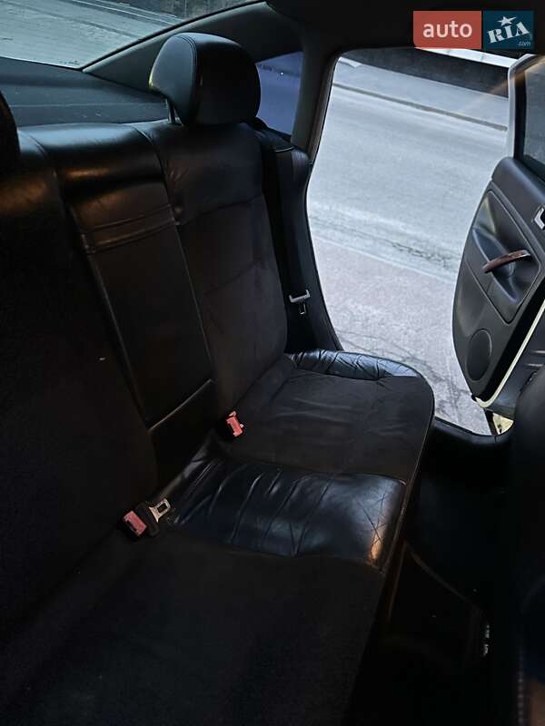 Седан Volkswagen Passat 2004 в Киеве