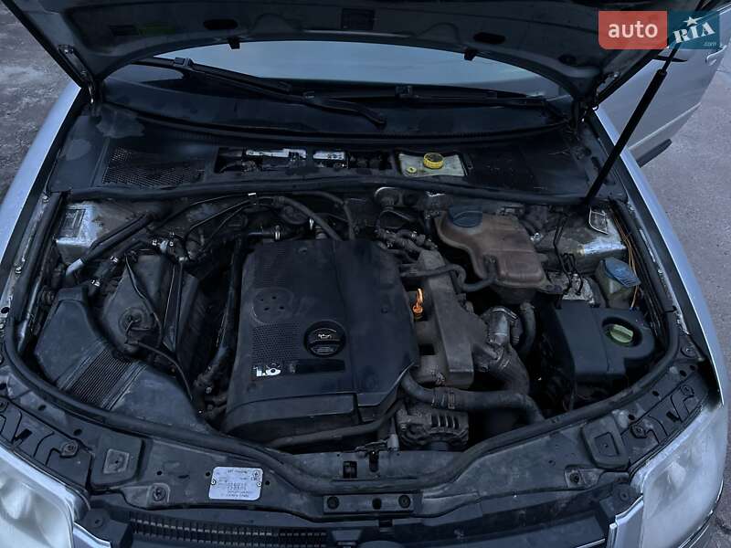 Седан Volkswagen Passat 2004 в Киеве